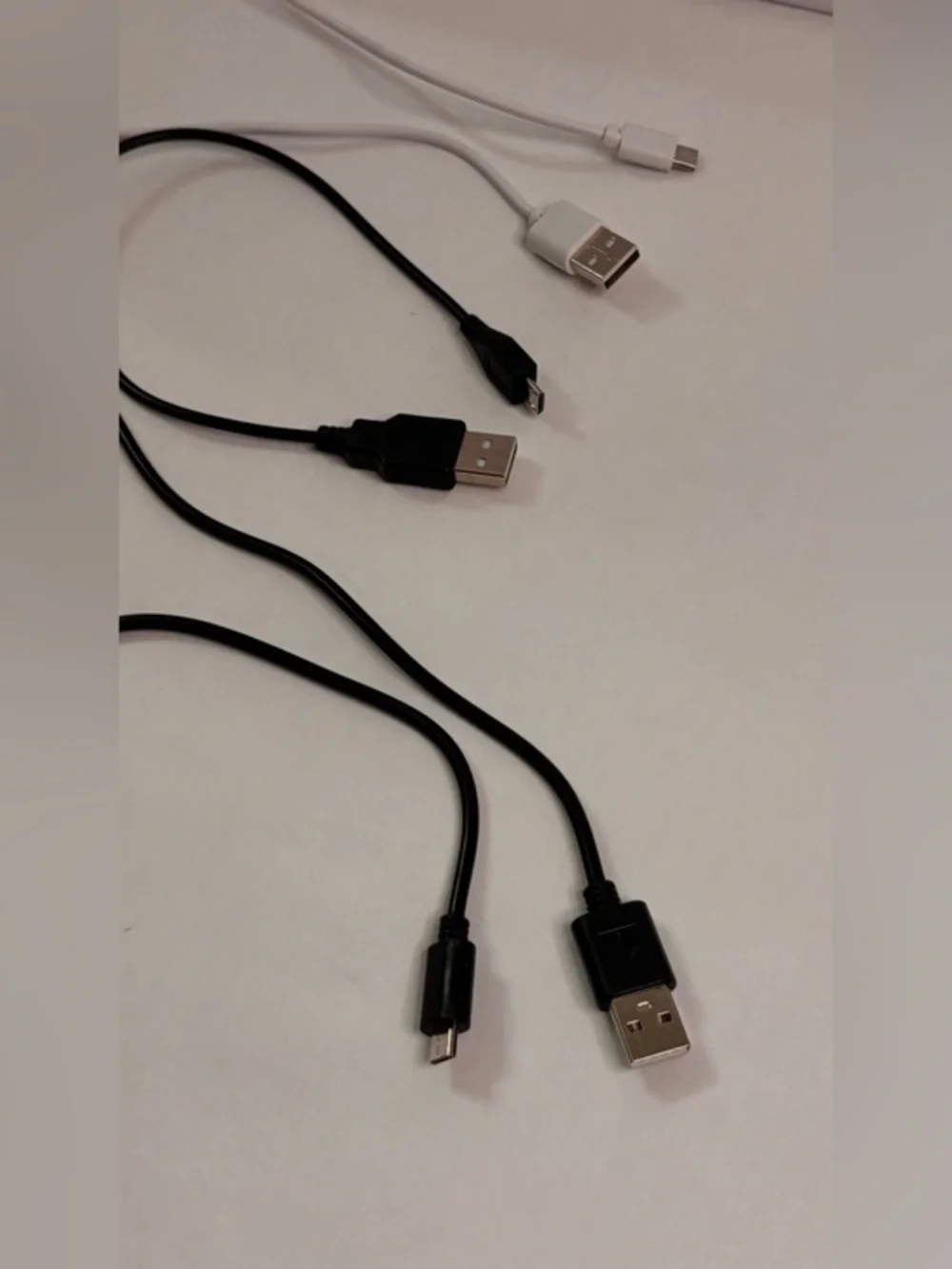 USB to Micro-USB Charging Cable Set in Black and White